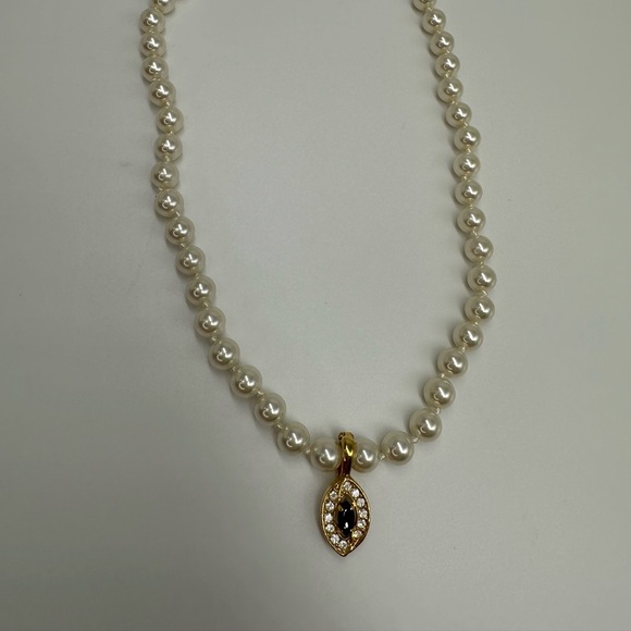 Classy Accessory Set Vintage Black and Faux Pearl Jewelry  Necklace and Earrings - Picture 16 of 16